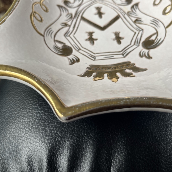 Ugo Zaccagnini Italian Pottery Tray with Coat of Arms, Crown, Scrolls Set of 2 - Picture 10 of 16